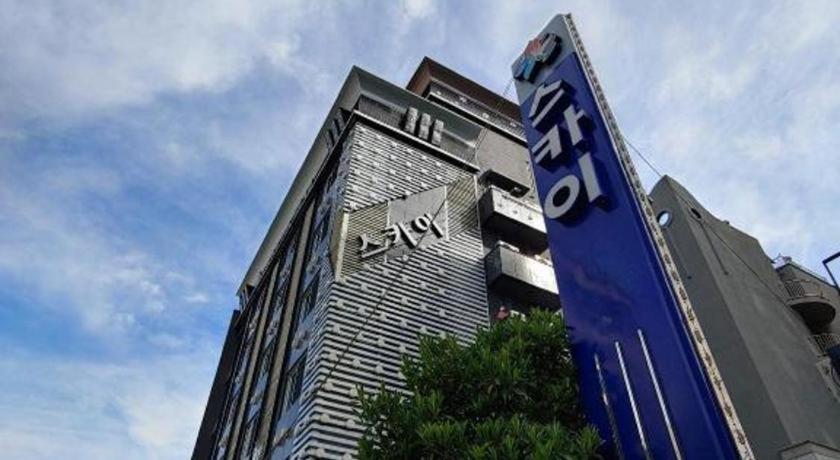 Sky Hotel 昌原市 外观 照片